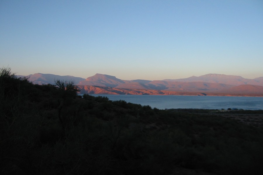 ../image/lake by roosevelt dam 3.jpg